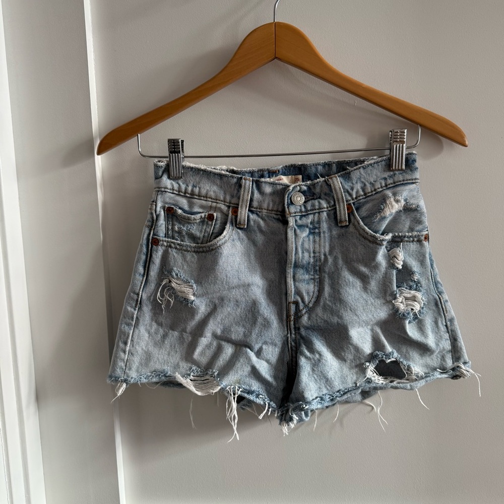 Levi’s wedgie fit light washed Distressed Denim high waist Shorts